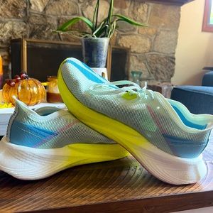 Reebok Running Shoe- Floatride Energy X Unisex (carbon plate in forefront)